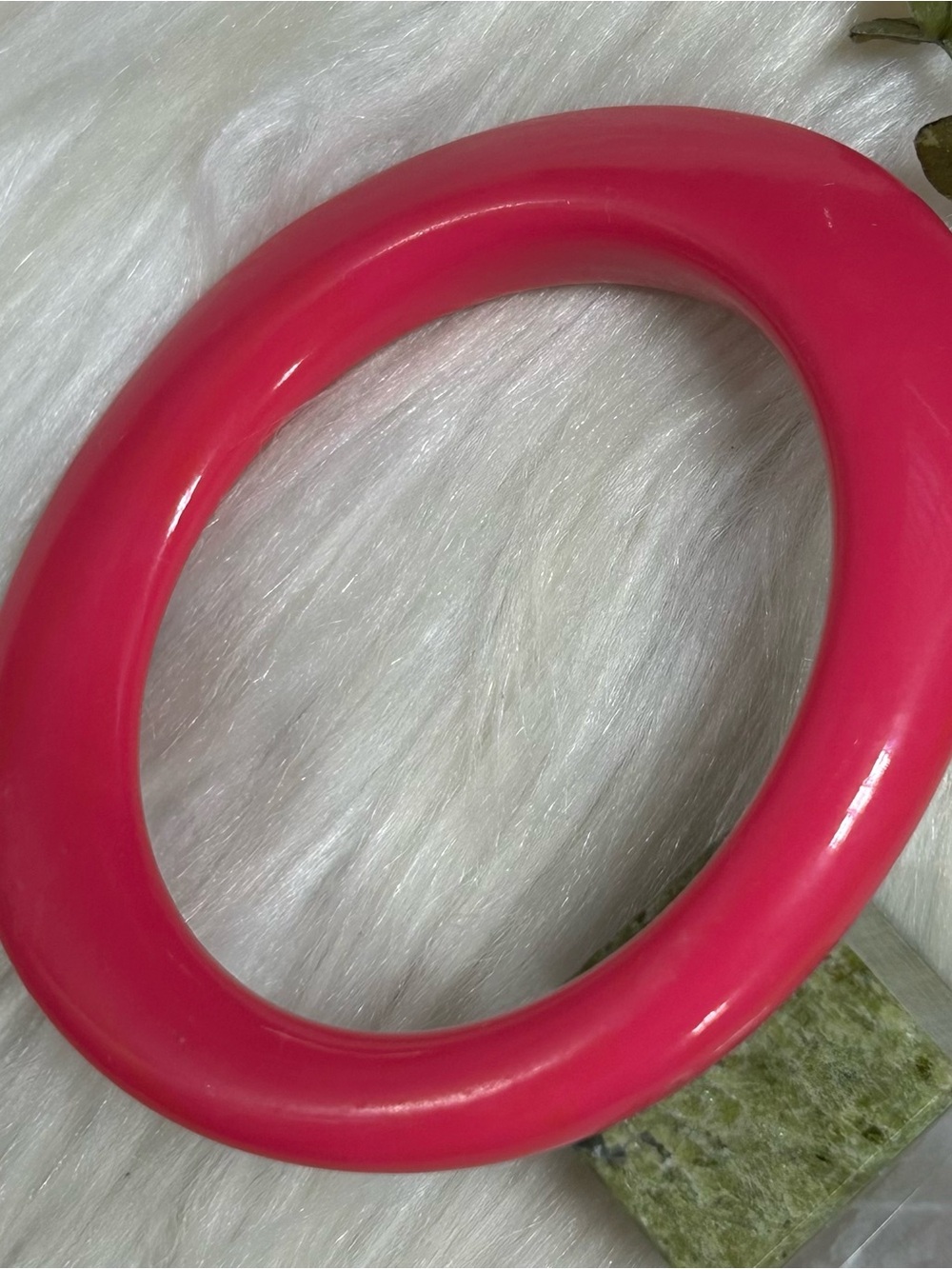 Vintage Hot Pink Resin acrylic Bangle Bracelet - Picture 4 of 8